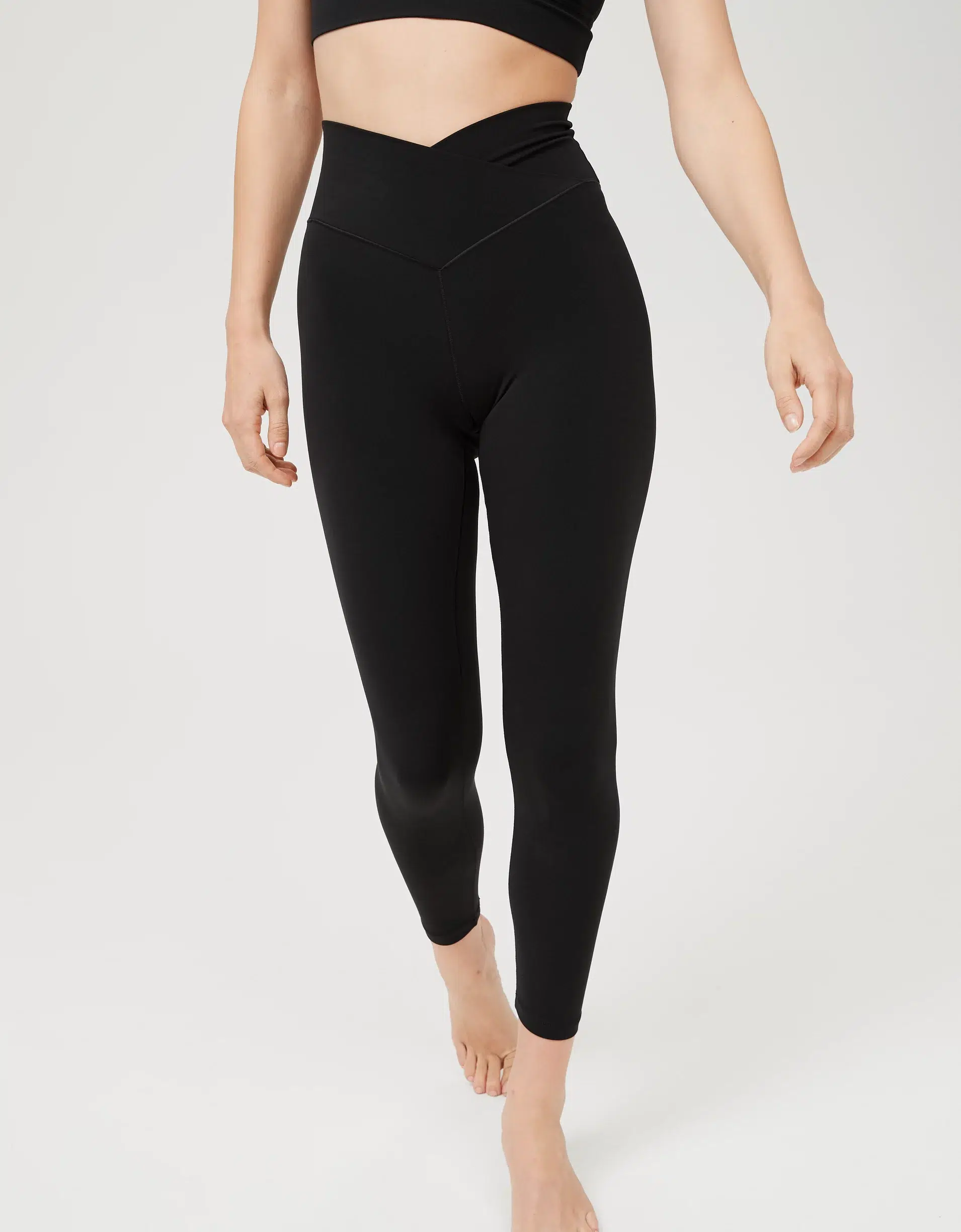 2. OFFLINE By Aerie Real Me High Waisted Crossover Legging