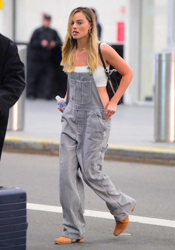 How to Style Overalls - Margot Robbie